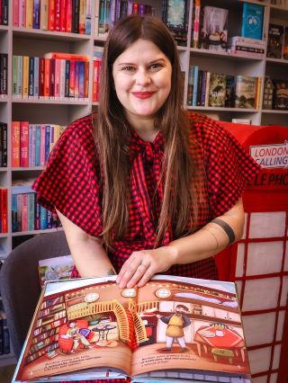 Kde bolo, tam bolo… bol raz jeden Londýn. ❤️🇬🇧 Ale nie úplne taký, aký ho poznáte. Poďte so mnou tam, kde sa loďky hrajú...