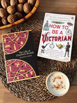 Črepinky januárové… 1. Čo čítam: Mám obdobie Charlotte Brontëovej a viktoriáncov 2. Dopísala som rukopis nového Dievčaťa....